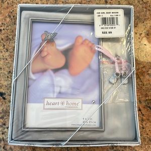 Baby girl 4 x 6 frame NIB